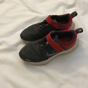 (Like New) Boys Nike Shoes